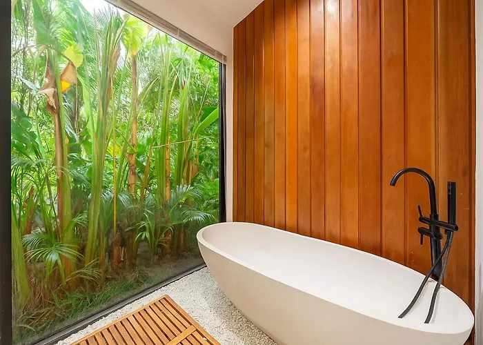 Blue Wave - Private Pool With Spacious Garden
