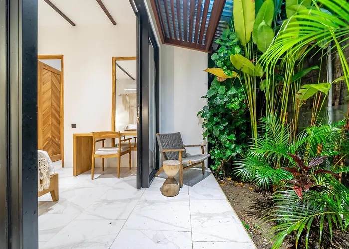 Blue Wave - Private Pool With Spacious Garden Villa Ubud